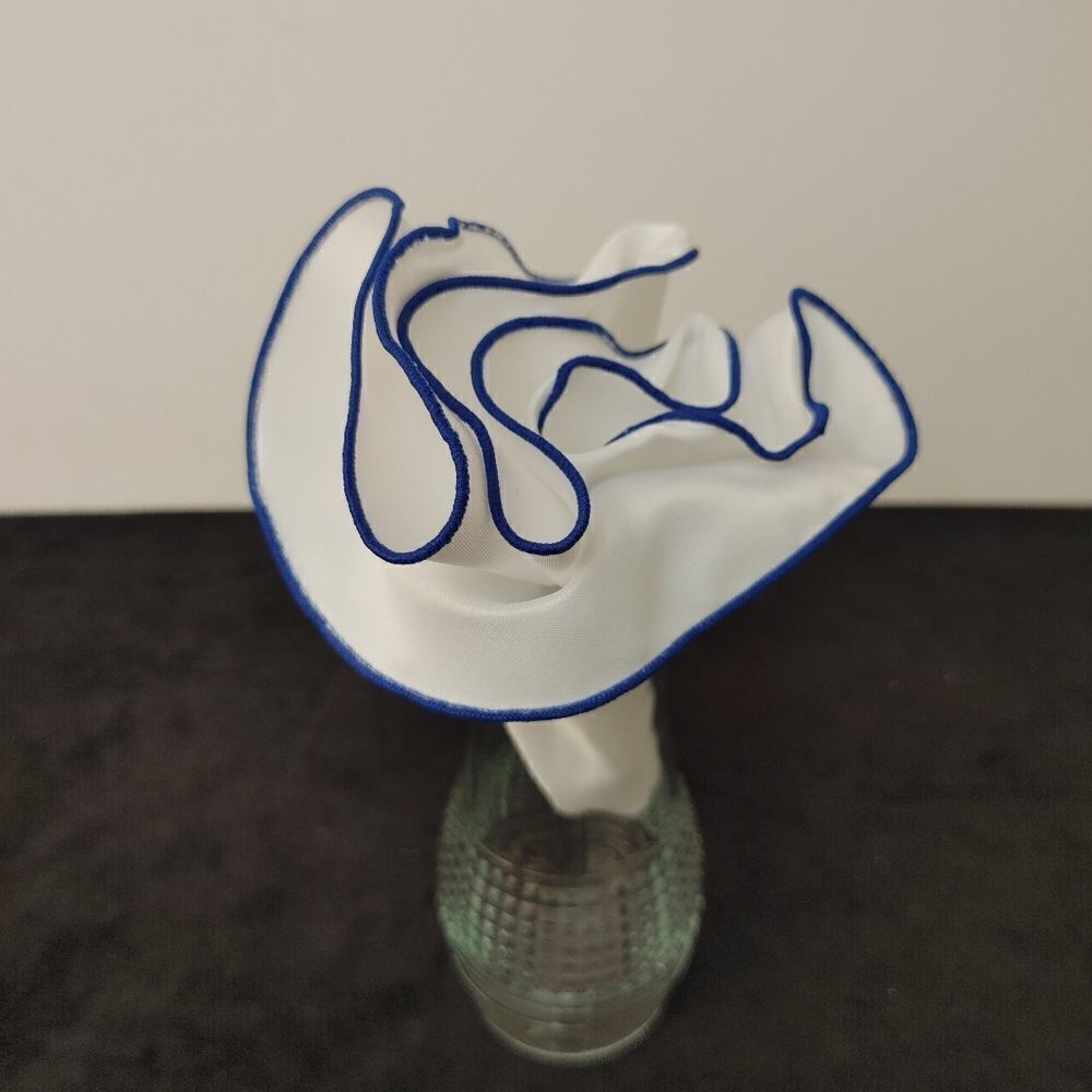 MEN'S ROUND HANKY POCKET SQUARE.